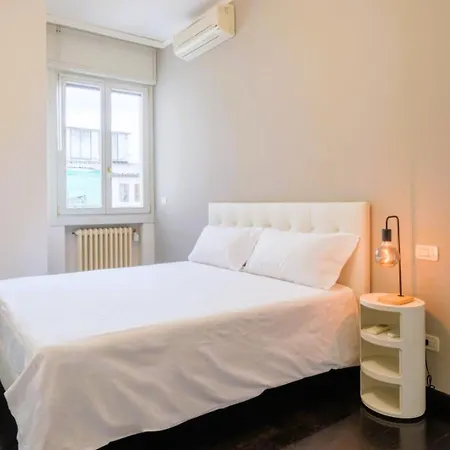 Elegant Penthouse With A View Of The Two Towers And Piazza Maggiore Apartment