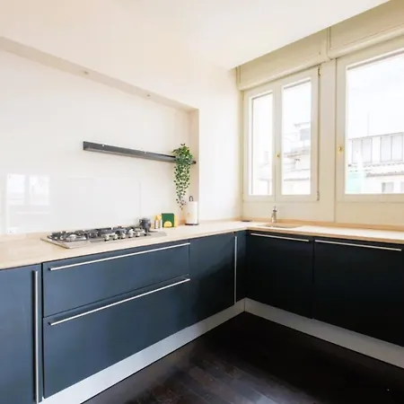 Elegant Penthouse With A View Of The Two Towers And Piazza Maggiore Apartment