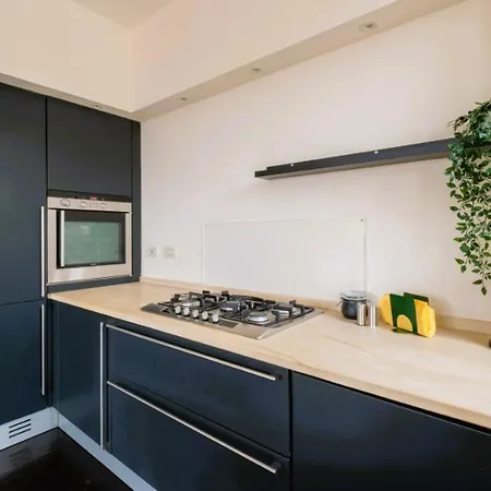 Elegant Penthouse With A View Of The Two Towers And Piazza Maggiore Apartment